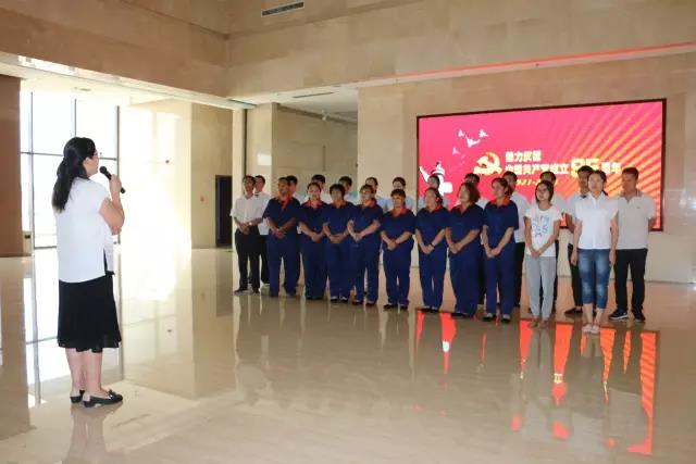 全体职工唱红歌.jpg 全体职工唱红歌.jpg