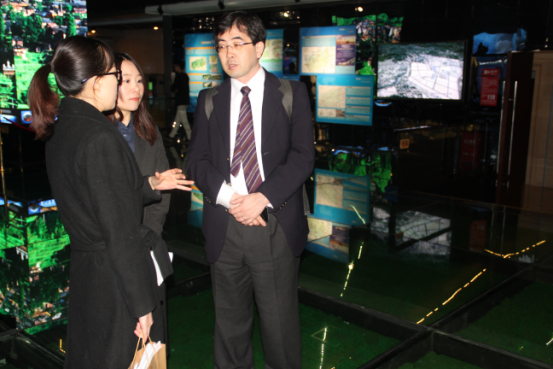 日本丸红株式会社(中国)有限公司总监一行参观市规划馆.jpg 日本丸红株式会社(中国)有限公司总监一行参观市规划馆.jpg