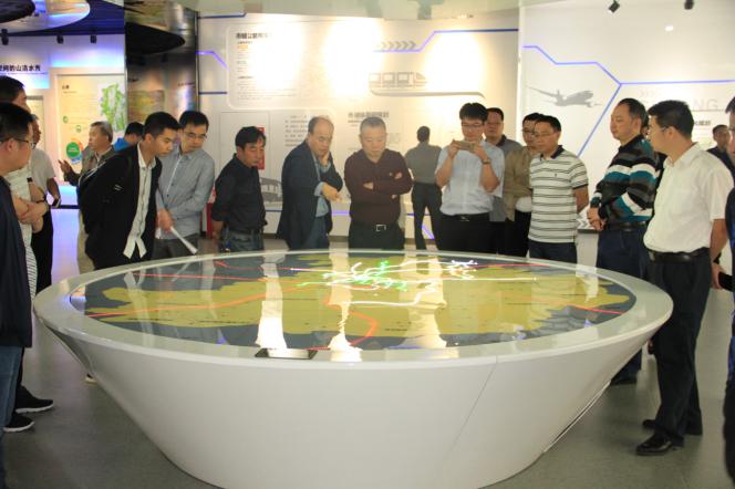 柳州市副市长杨义携柳州市党政代表团一行参观市规划馆.jpg 柳州市副市长杨义携柳州市党政代表团一行参观市规划馆.jpg