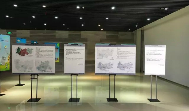 进来纳个凉 顺便看个展.jpg 进来纳个凉 顺便看个展.jpg