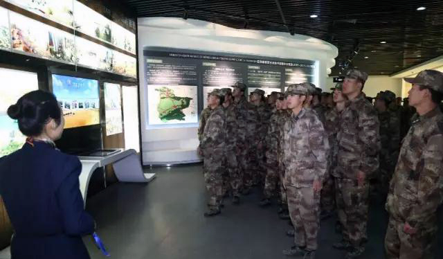 02感受发展强服务意识——巴州军分区部队官兵参观驻地规划展展示馆2.jpg 02感受发展强服务意识——巴州军分区部队官兵参观驻地规划展展示馆2.jpg