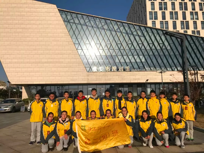 走出去方知世界辽阔.jpg 走出去方知世界辽阔.jpg