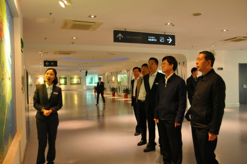 福建省委常委、厦门市委书记裴金佳一行参观城市展示馆.jpg 福建省委常委、厦门市委书记裴金佳一行参观城市展示馆.jpg