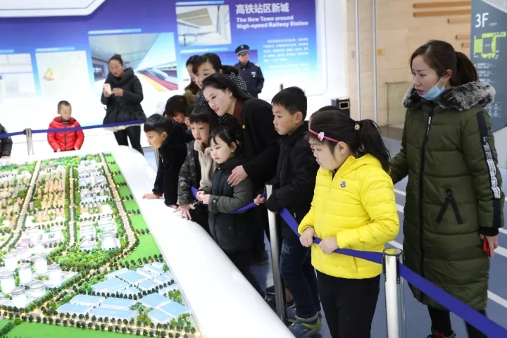 01壹峰美术南阳校区少儿部走进方城县规划展示馆活动花絮.jpg 01壹峰美术南阳校区少儿部走进方城县规划展示馆活动花絮.jpg