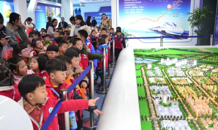 01回顾历史 展望未来 ---方城县实验幼儿园中班段参观县规划展示馆社会实践活动.jpg 01回顾历史 展望未来 ---方城县实验幼儿园中班段参观县规划展示馆社会实践活动.jpg