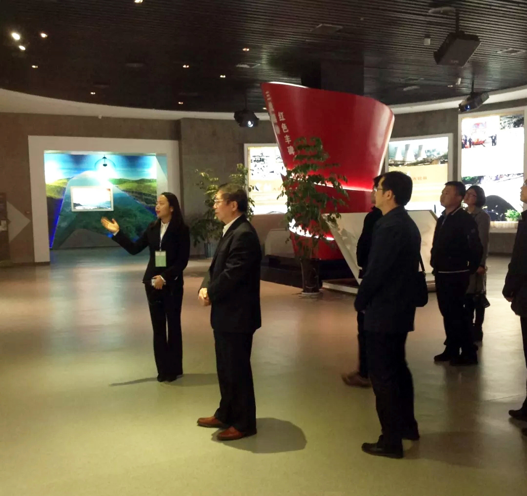 01上海华夏研究院一行10人参观市规划展览馆.jpg 01上海华夏研究院一行10人参观市规划展览馆.jpg