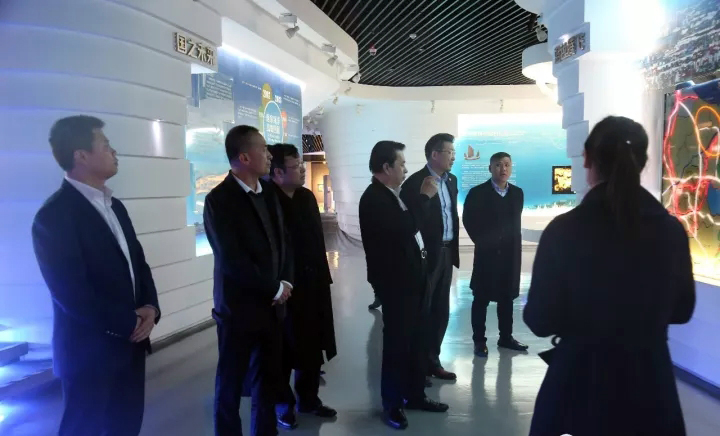 03全国互联网金融工作委员会领导莅临青岛西海岸新区、青西国投考察调研!.jpg 03全国互联网金融工作委员会领导莅临青岛西海岸新区、青西国投考察调研!.jpg