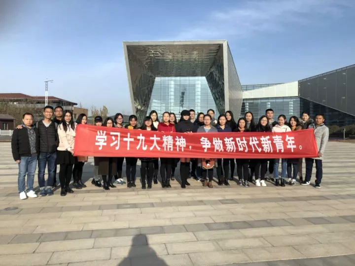 01中石大华东马院博萃节系列活动之参观西海岸展览馆顺利进行.jpg 01中石大华东马院博萃节系列活动之参观西海岸展览馆顺利进行.jpg