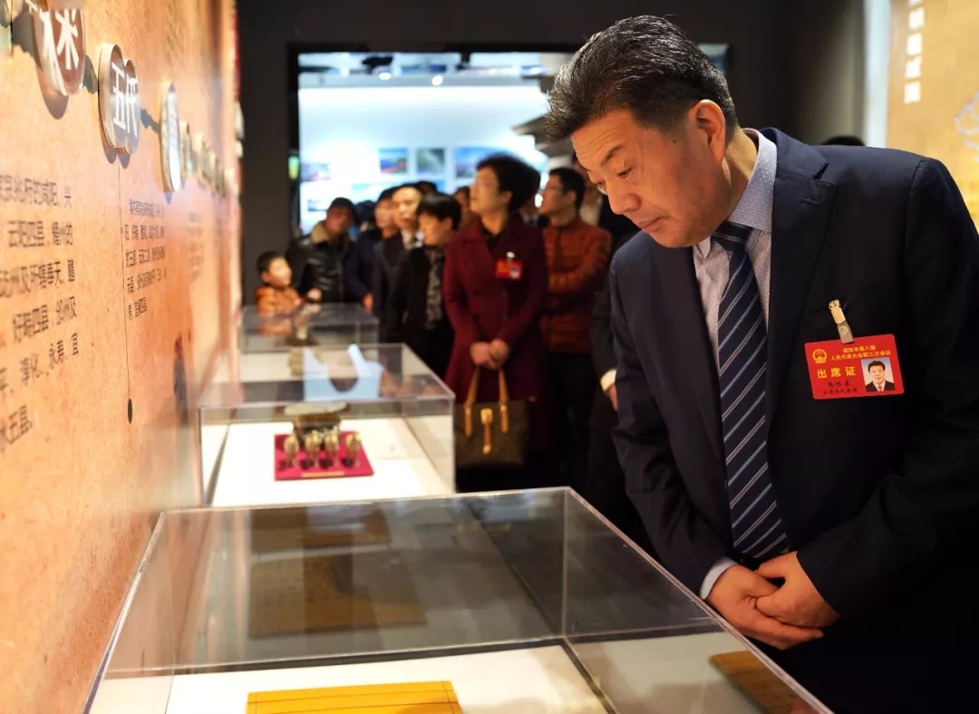 01咸阳市人大代表视察全市重点建设项目.jpg 01咸阳市人大代表视察全市重点建设项目.jpg