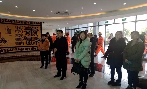 01看展览 开眼界 强党性——萧县供销社组织党员干部参观萧县规划展览馆.jpg 01看展览 开眼界 强党性——萧县供销社组织党员干部参观萧县规划展览馆.jpg