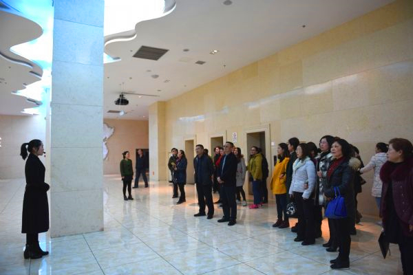 市四中法院组织女职工参观黔江区规划展览馆.jpg 市四中法院组织女职工参观黔江区规划展览馆.jpg