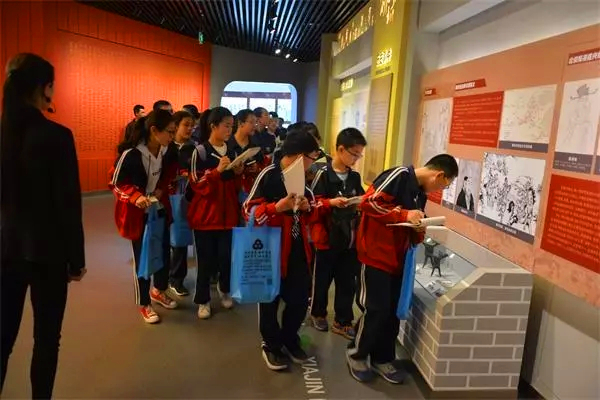 夏津县实验中学小记者团参观夏津县城市规划展馆.jpg 夏津县实验中学小记者团参观夏津县城市规划展馆.jpg