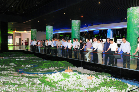 浙江舟山群岛新区代表团考察两江新区.jpg 浙江舟山群岛新区代表团考察两江新区.jpg