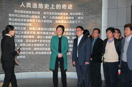 党湾干部参观大江东规划馆.jpg 党湾干部参观大江东规划馆.jpg