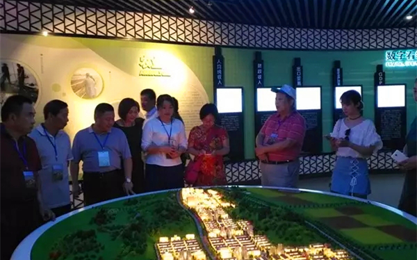 六安市民间艺术协会参观霍邱县城市规划展览馆.jpg 六安市民间艺术协会参观霍邱县城市规划展览馆.jpg