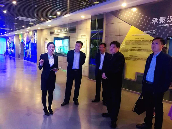 新华社陕西分社社长李勇一行到秦汉新城调研采访.jpg 新华社陕西分社社长李勇一行到秦汉新城调研采访.jpg