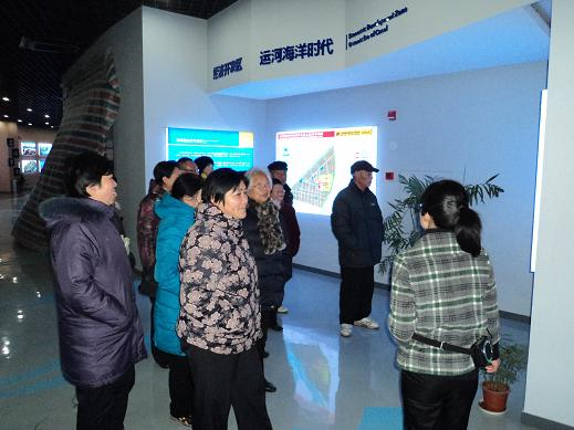 洪泽县实验小学教育工会组织退休教师参观县“规划展览馆”.jpg 洪泽县实验小学教育工会组织退休教师参观县“规划展览馆”.jpg