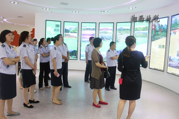 开发区局:“七一”参观吉首城市规划展览馆.jpg 开发区局:“七一”参观吉首城市规划展览馆.jpg