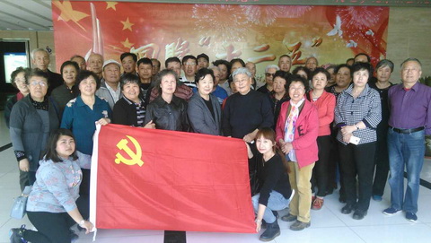 金泉里社区组织党员参观东丽规划展1.jpg 金泉里社区组织党员参观东丽规划展1.jpg