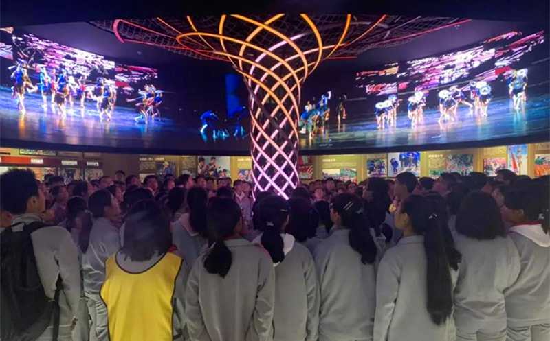 蒙自三中组织1150名学生参观红河展览馆.jpg 蒙自三中组织1150名学生参观红河展览馆.jpg