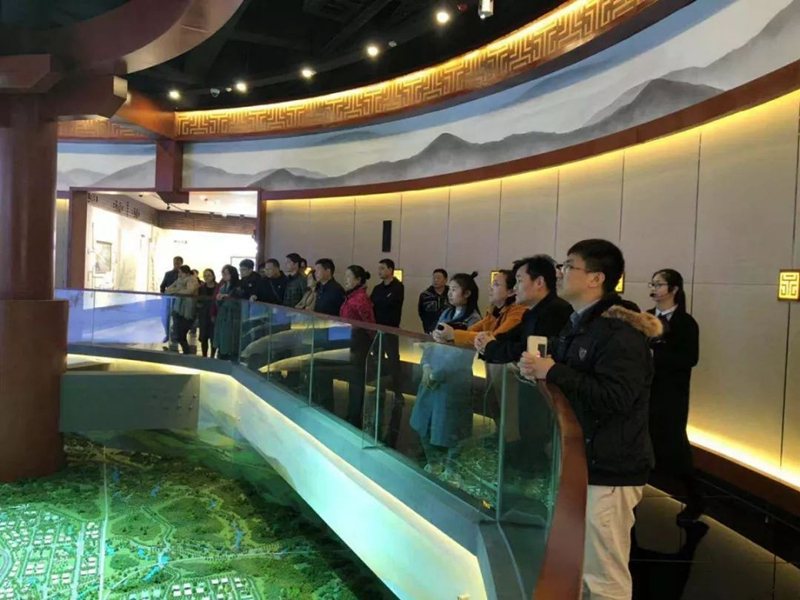 区环保局组织党员干部参观规划展览馆.jpg 区环保局组织党员干部参观规划展览馆.jpg