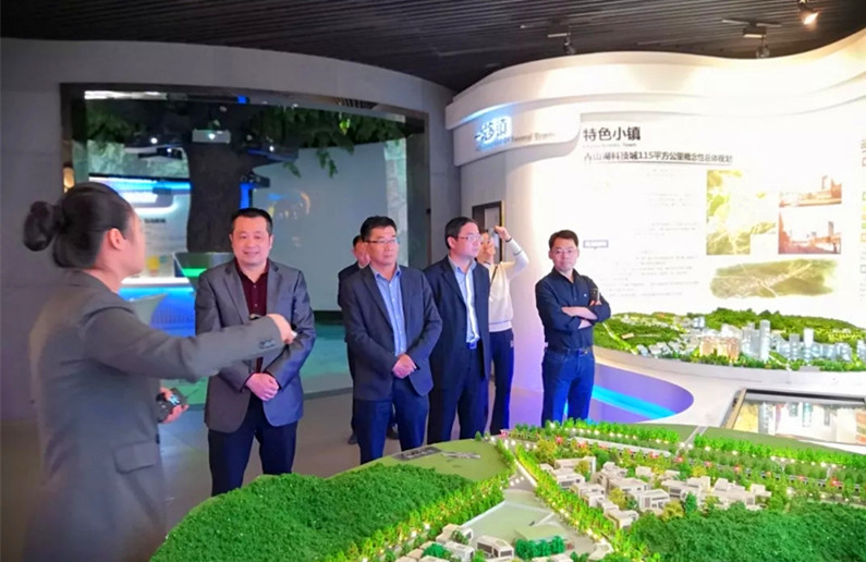 凌沧桑率队到杭州青山湖科技城考察交流.jpg 凌沧桑率队到杭州青山湖科技城考察交流.jpg