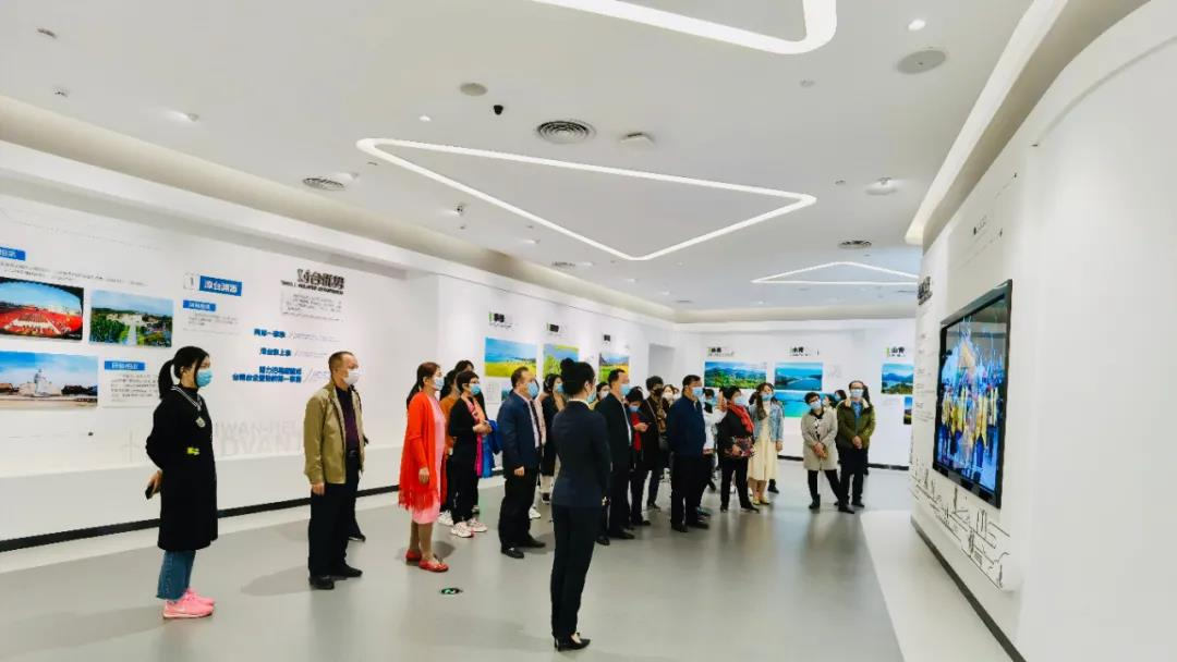 龙岩市政协考察团一行莅临漳州市城市展示馆参观指导.jpg 龙岩市政协考察团一行莅临漳州市城市展示馆参观指导.jpg